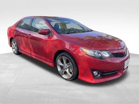 Used 2014 Toyota Camry SE w/ Leather Package FWD image 6
