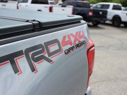 Used 2019 Toyota Tacoma TRD Off-Road AWD/4WD image 4