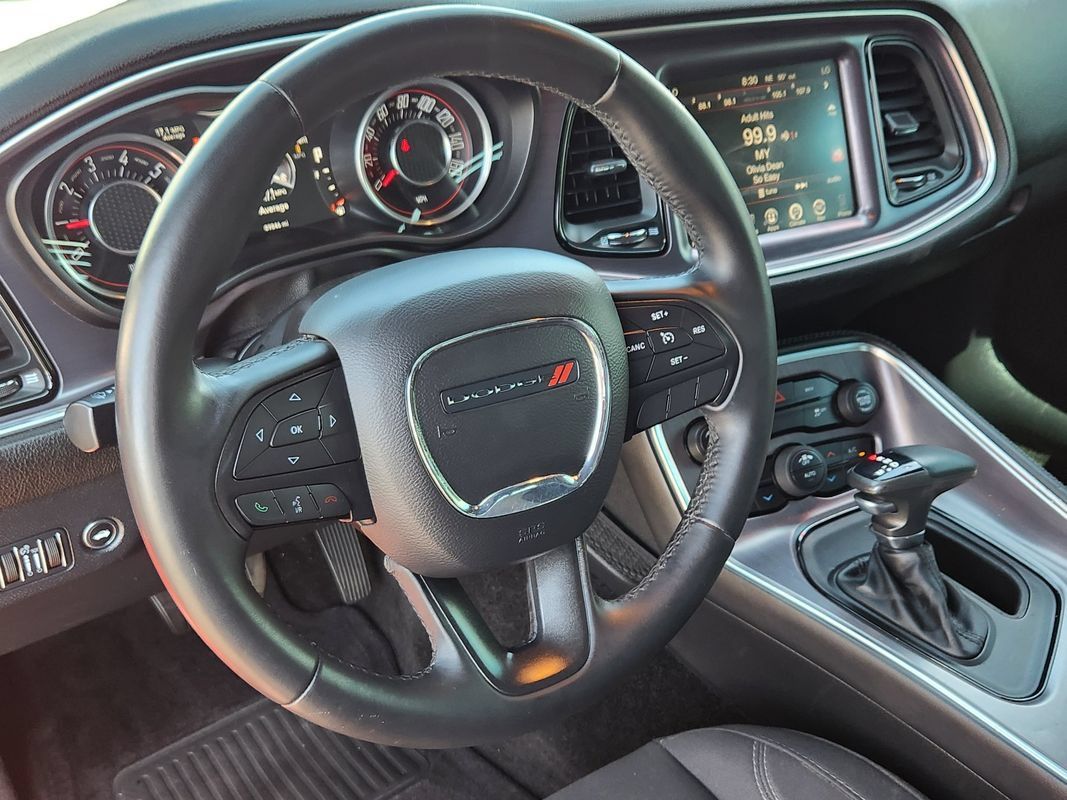 Used 2015 Dodge Challenger SXT w/ Driver Convenience Group RWD image 30