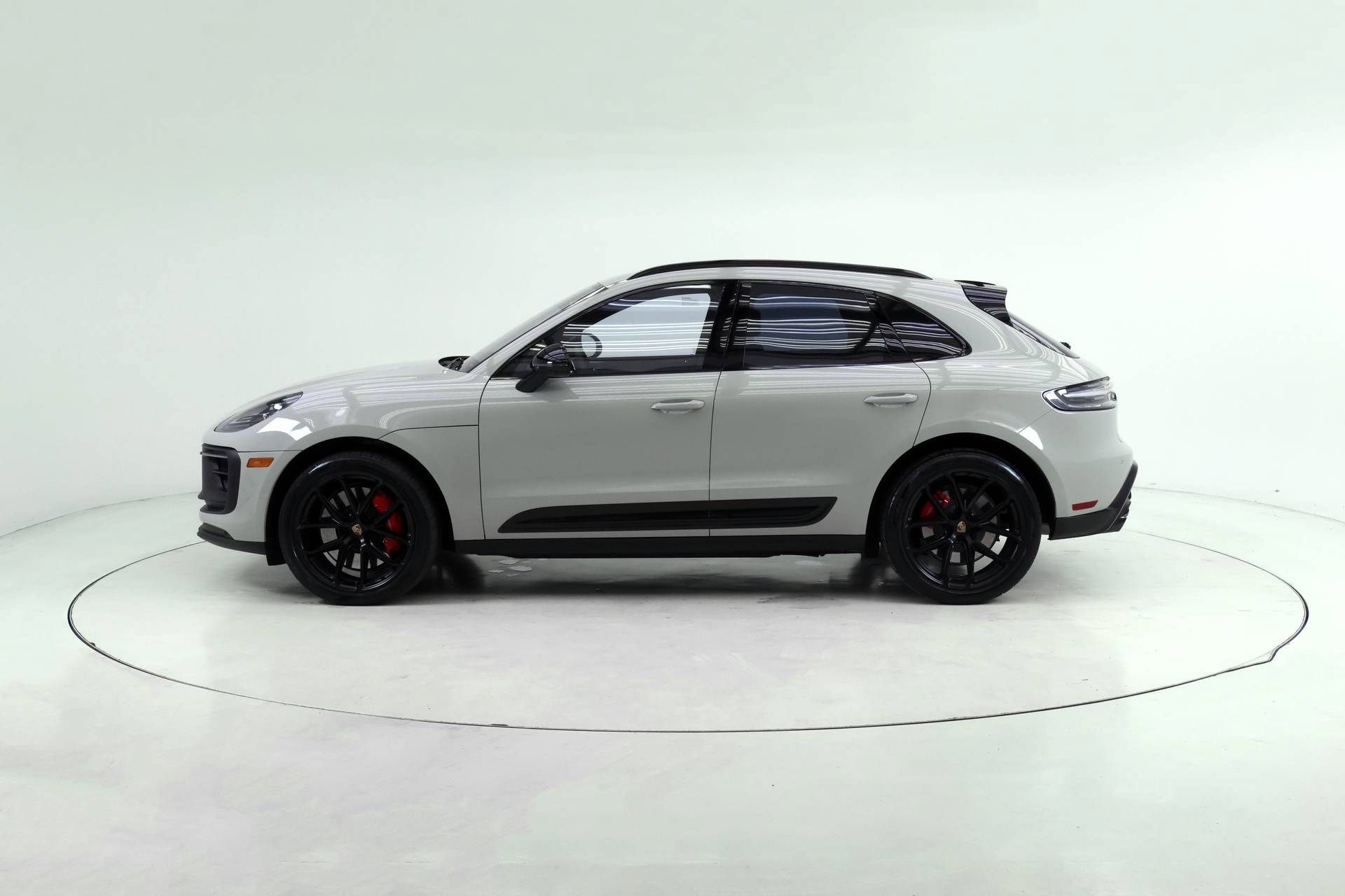 Used 2026 Porsche Macan GTS AWD/4WD image 2