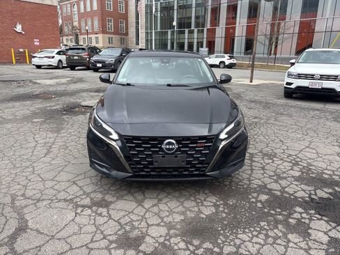 Used 2023 Nissan Altima 2.5 SR image 2