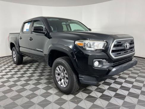 Used 2017 Toyota Tacoma SR5 image 2
