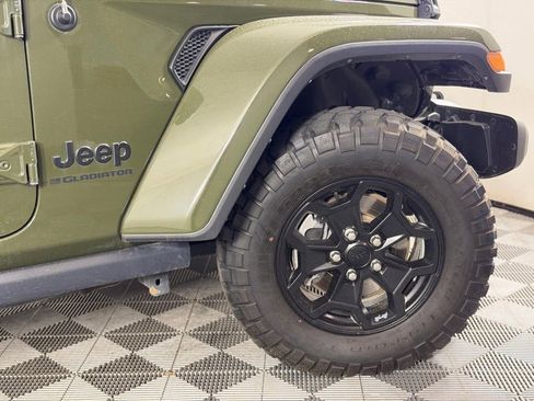 Used 2023 Jeep Gladiator Sport AWD/4WD image 8