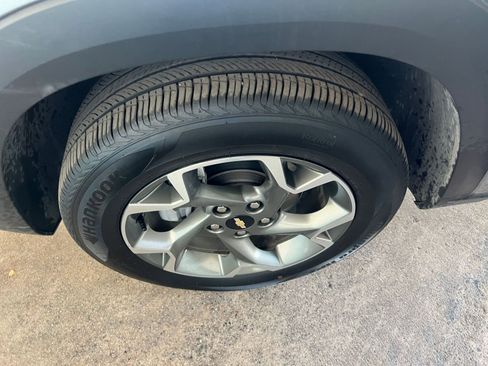 Used 2025 Chevrolet Trax LT FWD image 30