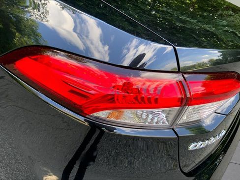 Used 2021 Toyota Corolla LE FWD image 28