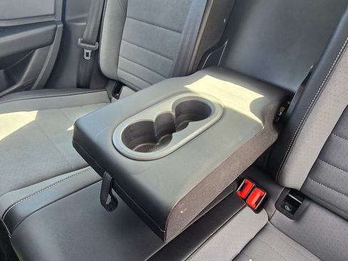 Used 2025 Volkswagen Jetta SE FWD image 31