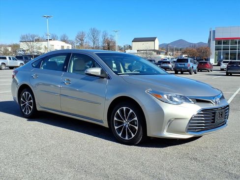 Used 2016 Toyota Avalon XLE image 2