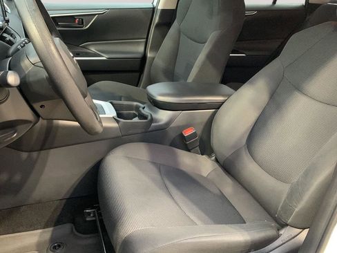 Used 2021 Toyota RAV4 LE image 15