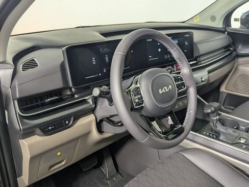 New 2026 Kia Carnival FWD image 11