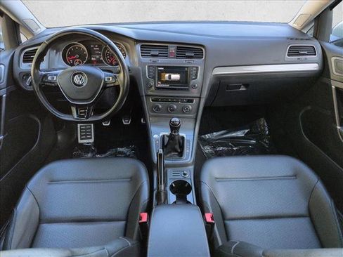 Used 2017 Volkswagen Golf S image 19