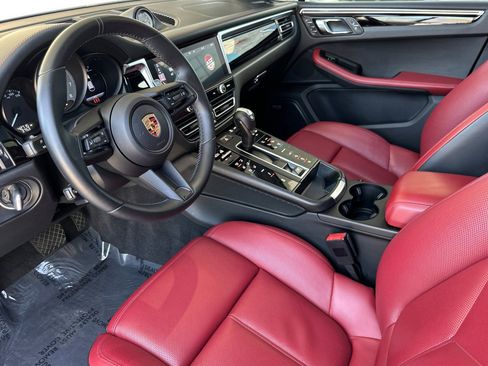 Certified 2023 Porsche Macan S image 4