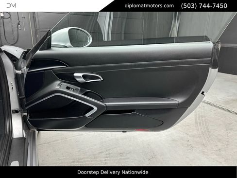 Used 2024 Porsche 718 Cayman w/ Premium Package image 34