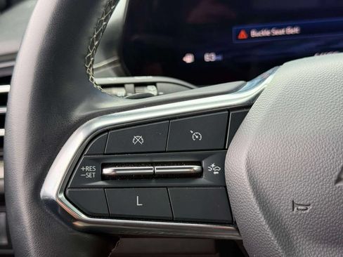Used 2024 Chevrolet Traverse LT FWD image 23