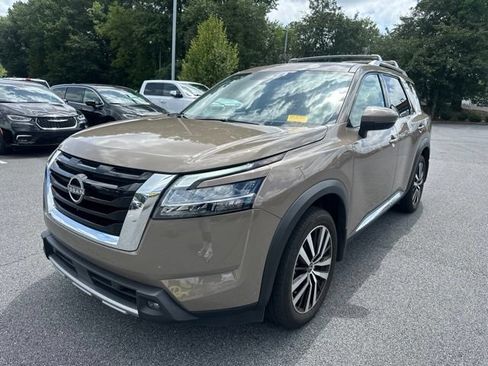Used 2024 Nissan Pathfinder Platinum FWD image 7