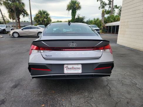 Used 2025 Hyundai Elantra Sport FWD image 4