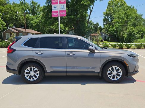 Used 2025 Honda CR-V LX image 9