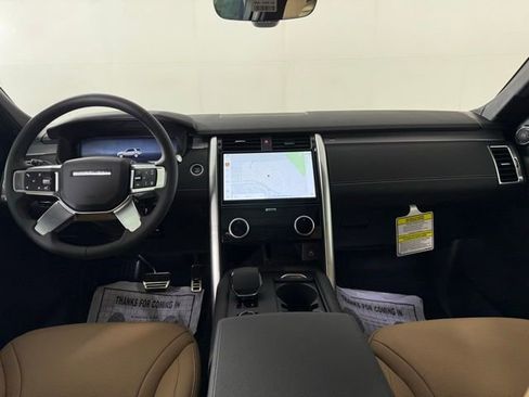 New 2025 Land Rover Discovery Dynamic SE image 23
