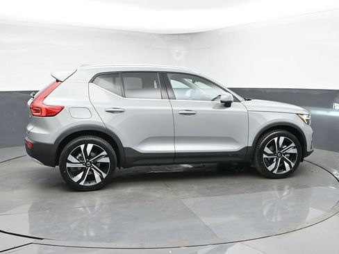 Used 2024 Volvo XC40 B5 Plus w/ Climate Package AWD/4WD image 9