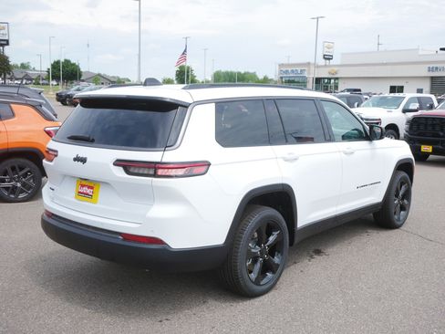 New 2026 Jeep Grand Cherokee L Limited w/ Limited Altitude Package AWD/4WD image 3
