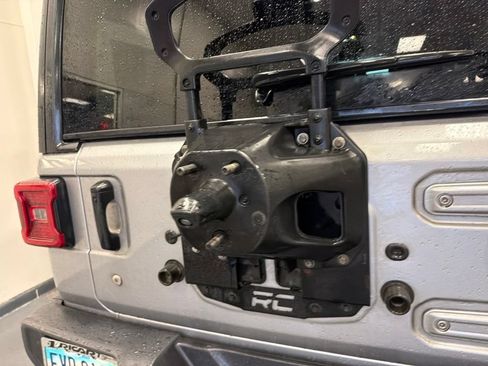 Used 2020 Jeep Wrangler Unlimited Sahara w/ LED Lighting Group AWD/4WD image 9