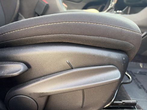 Used 2017 Jeep Cherokee Latitude AWD/4WD image 29