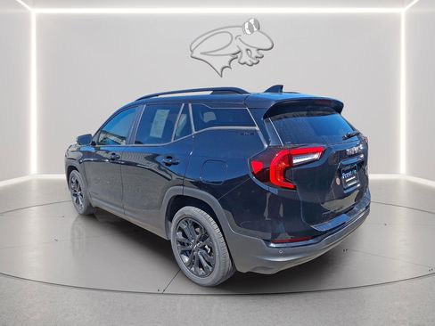 Used 2022 GMC Terrain SLE w/ Driver Convenience Package image 5