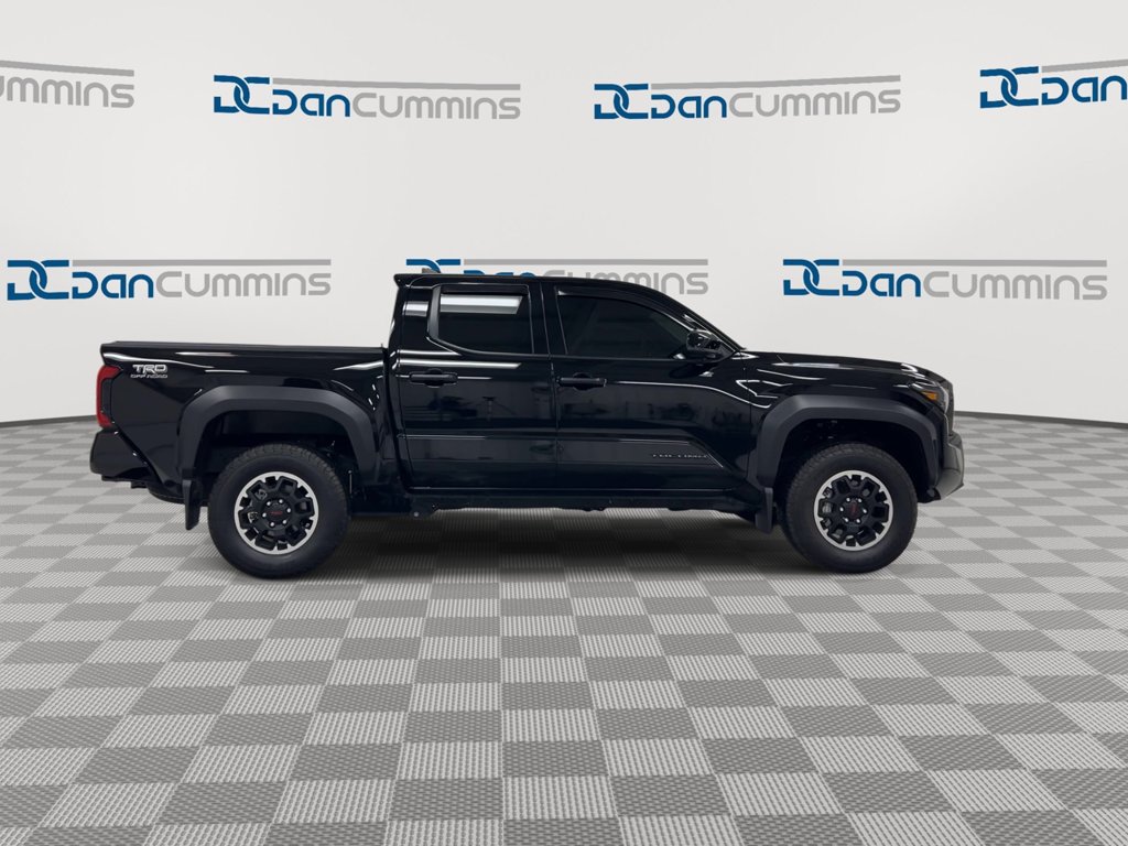 Used 2025 Toyota Tacoma TRD Off-Road AWD/4WD image 9