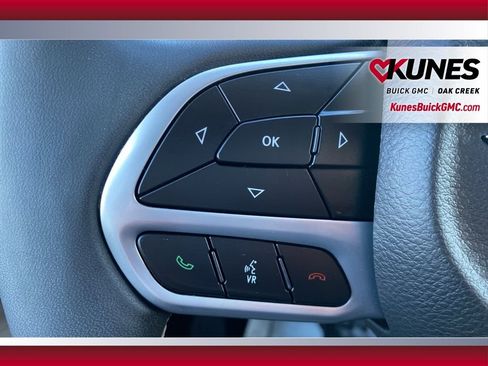 Used 2024 Chrysler Pacifica Touring-L image 14