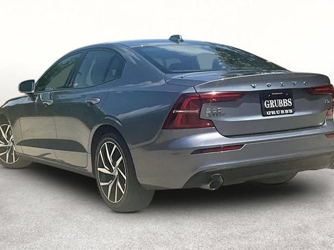 Used 2020 Volvo S60 T5 Momentum FWD image 16