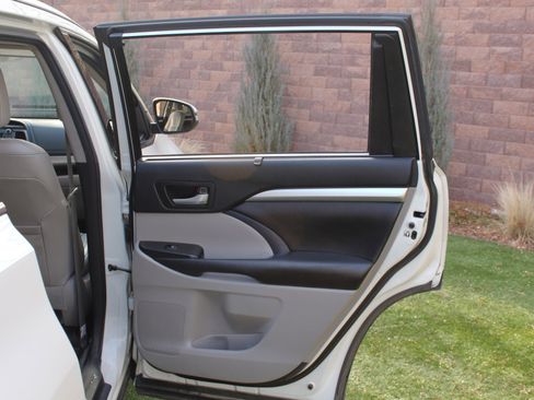 Used 2017 Toyota Highlander XLE image 37