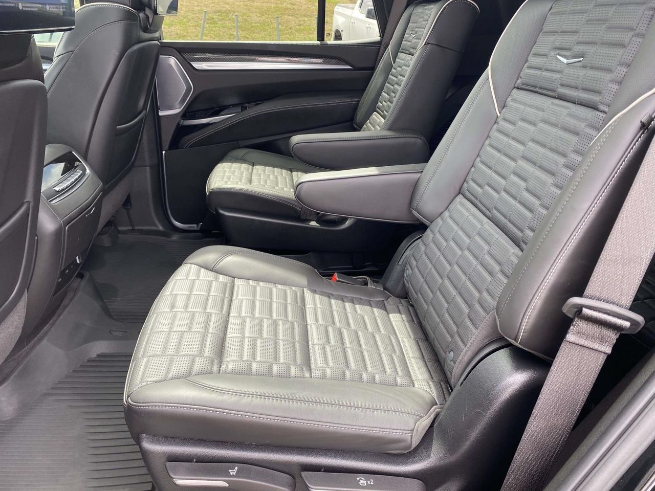 Used 2025 Cadillac Escalade V w/ LPO, ONYX Package AWD/4WD image 10