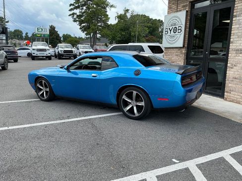 Used 2015 Dodge Challenger R/T RWD image 3