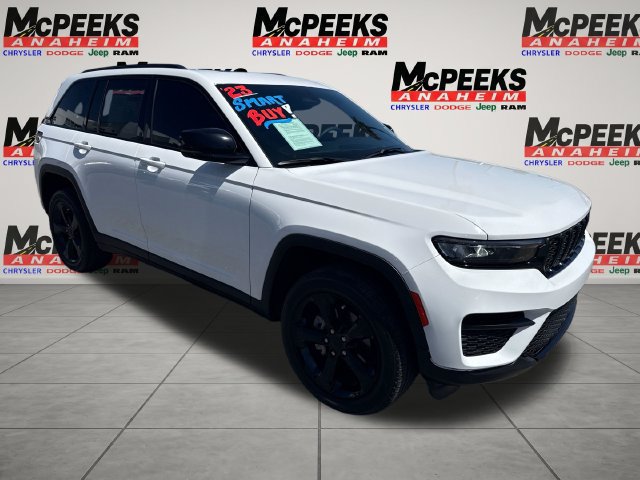 Used 2023 Jeep Grand Cherokee Altitude RWD image 7