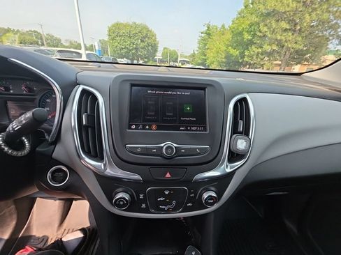 Used 2020 Chevrolet Equinox LS AWD/4WD image 17