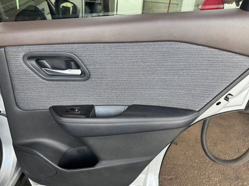 Used 2023 Nissan Rogue SV AWD/4WD image 27