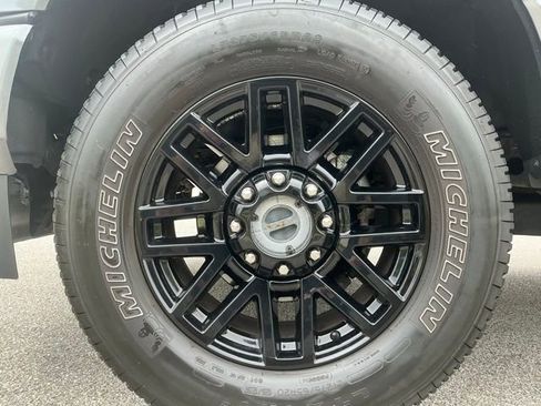 Used 2022 Ford F250 XLT w/ Black Appearance Package AWD/4WD image 14