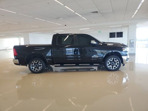 Used 2025 RAM 1500 Laramie AWD/4WD image 11