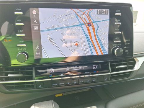 Used 2024 Toyota Sienna XLE Woodland Edition image 29