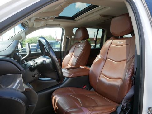 Used 2016 Cadillac Escalade ESV Luxury AWD/4WD image 10