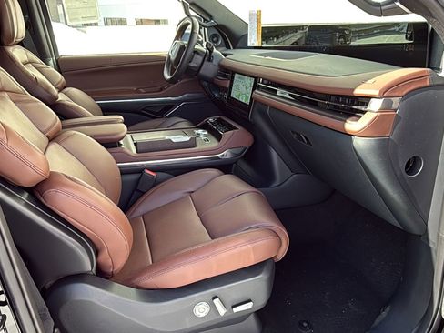 New 2026 Lincoln Navigator Reserve image 6