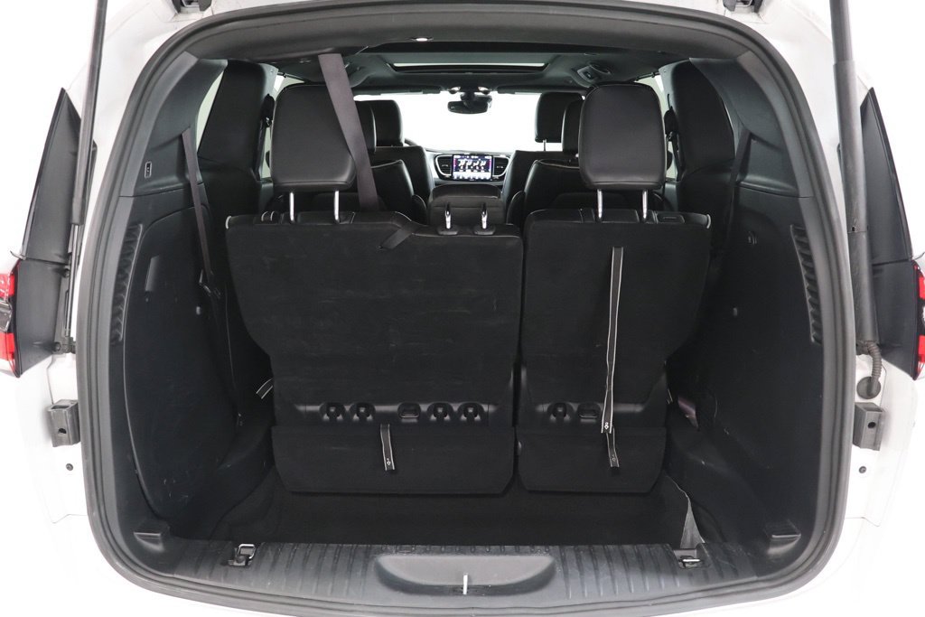 Used 2025 Chrysler Pacifica Limited FWD image 32