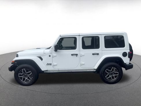 Used 2025 Jeep Wrangler Sahara image 8