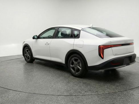 Used 2025 Kia K4 LXS image 6