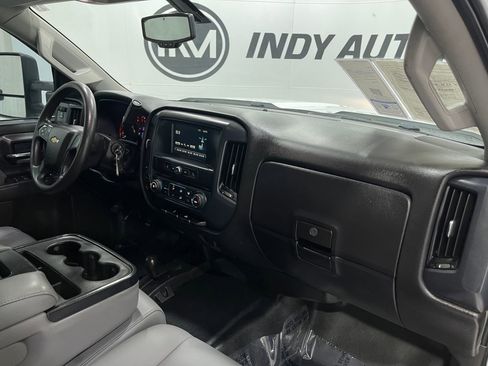 Used 2019 Chevrolet Silverado 2500 W/T AWD/4WD image 18