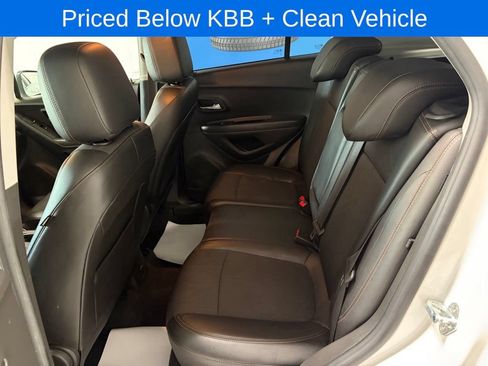 Used 2019 Chevrolet Trax LT w/ LT Convenience Package FWD image 17