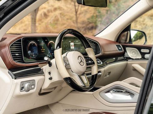 Used 2023 Mercedes-Benz Maybach GLS 600 4MATIC image 23