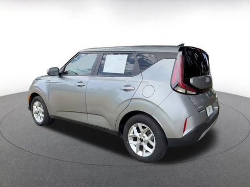 Used 2025 Kia Soul LX w/ LX Technology Package FWD image 10