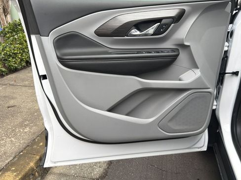 Used 2024 GMC Terrain SLE image 10
