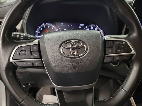 Used 2023 Toyota Highlander LE image 18