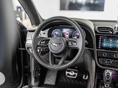 Used 2022 Bentley Bentayga AWD/4WD image 43